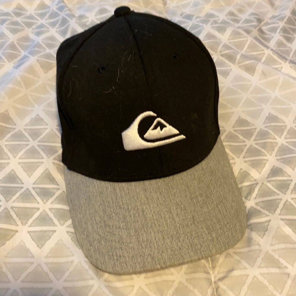 Quiksilver hat. Flex fit